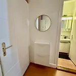 Studio Moderne Et Chaleureux Au Coeur De Geneve - Parfait Pour Courts Sejours